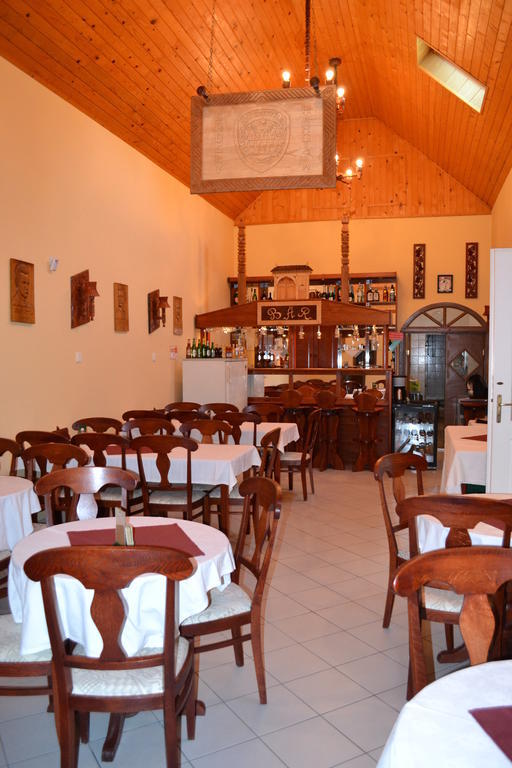 Nosztalgia Hotel Балатонсарсо Екстериор снимка