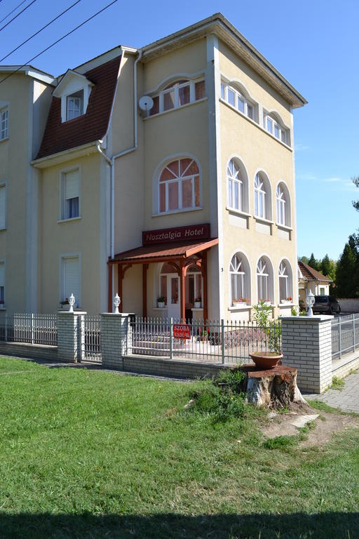 Nosztalgia Hotel Балатонсарсо Екстериор снимка
