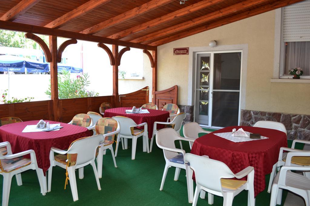 Nosztalgia Hotel Балатонсарсо Екстериор снимка