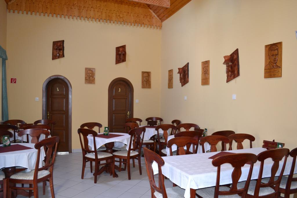 Nosztalgia Hotel Балатонсарсо Екстериор снимка