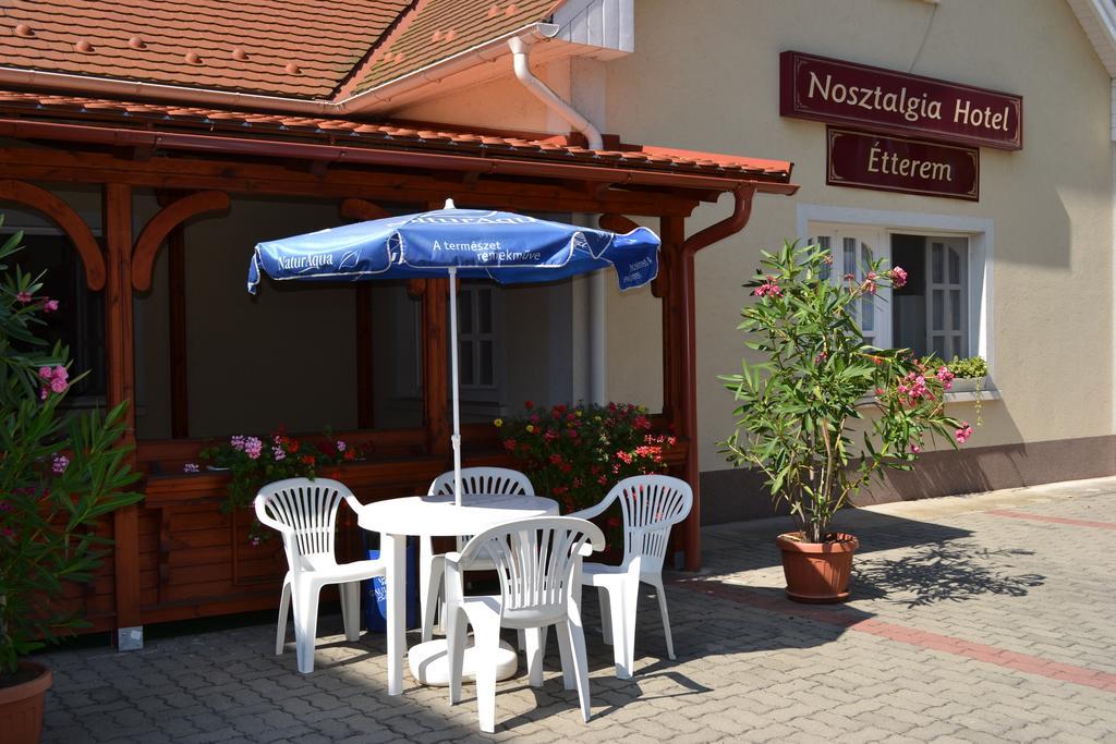 Nosztalgia Hotel Балатонсарсо Екстериор снимка