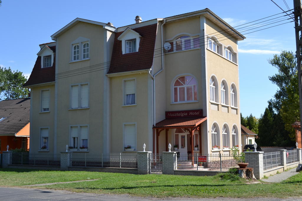 Nosztalgia Hotel Балатонсарсо Екстериор снимка